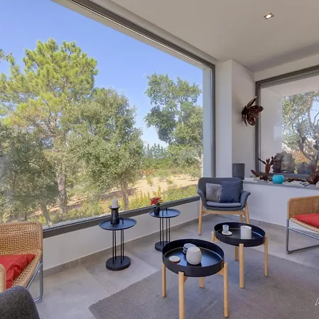 Elegant With Infinity Pool & Hot Tub Βίλα *