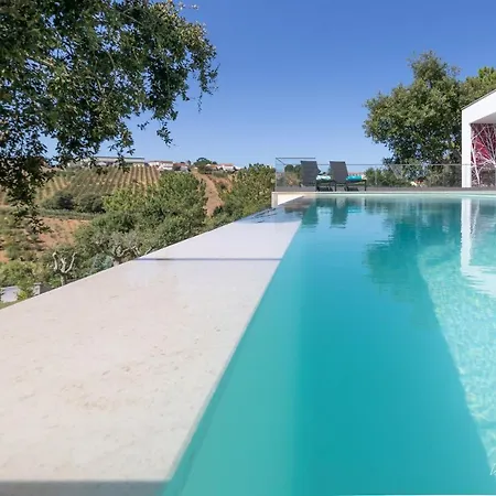 Βίλα Elegant With Infinity Pool & Hot Tub