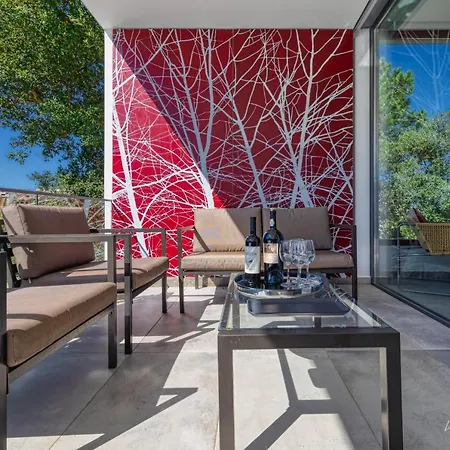 Elegant With Infinity Pool & Hot Tub Βίλα