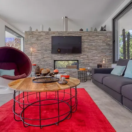 Elegant With Infinity Pool & Hot Tub Βίλα