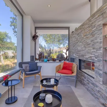 Elegant With Infinity Pool & Hot Tub Βίλα