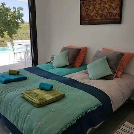 Elegant With Infinity Pool & Hot Tub Villa
