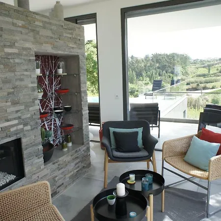 Villa Elegant With Infinity Pool & Hot Tub